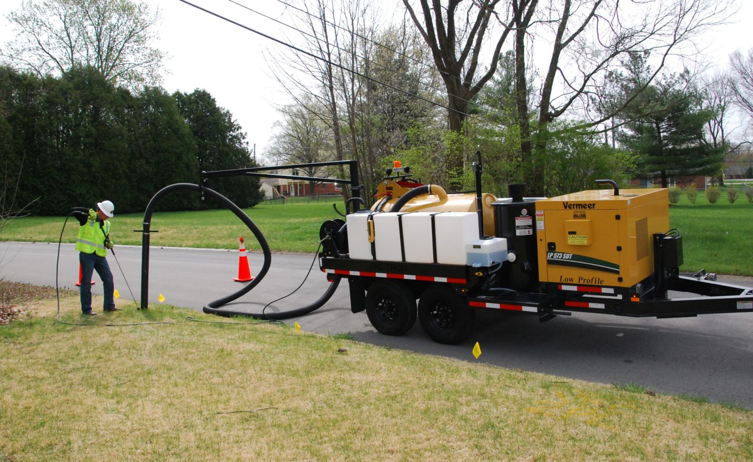 Vermeer Vactron LP 573 SDT trailer vacuum excavator in action - Vac ...